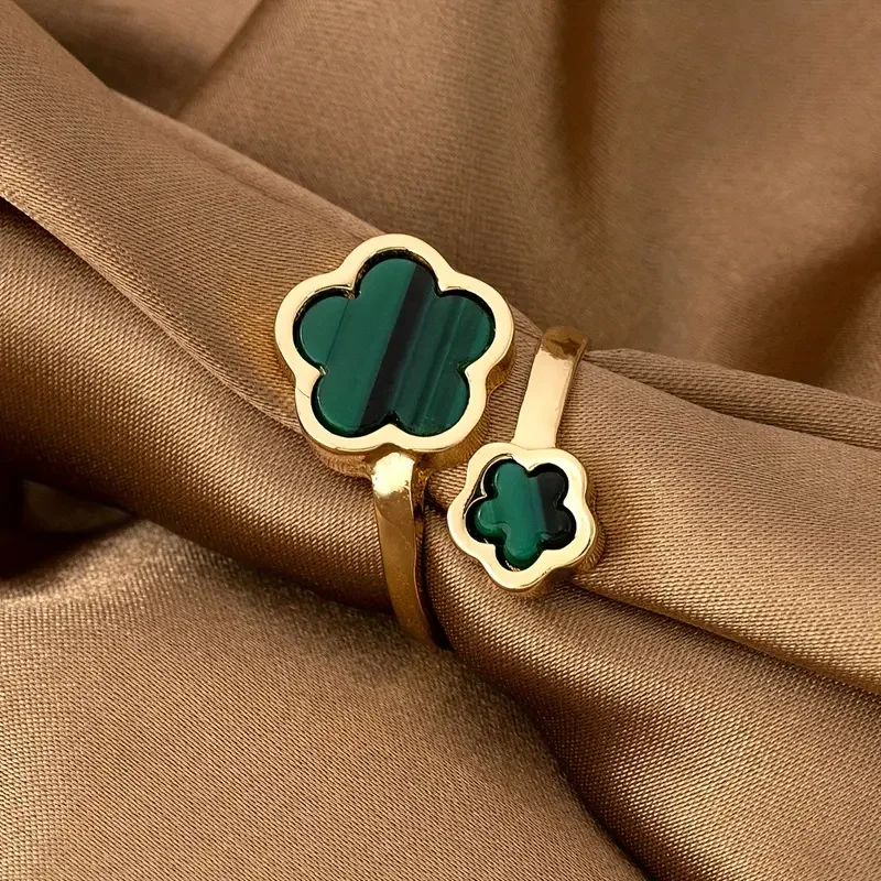 1 Simple and Versatile Retro Fashionable Five-Leaf Clover Flower Ring