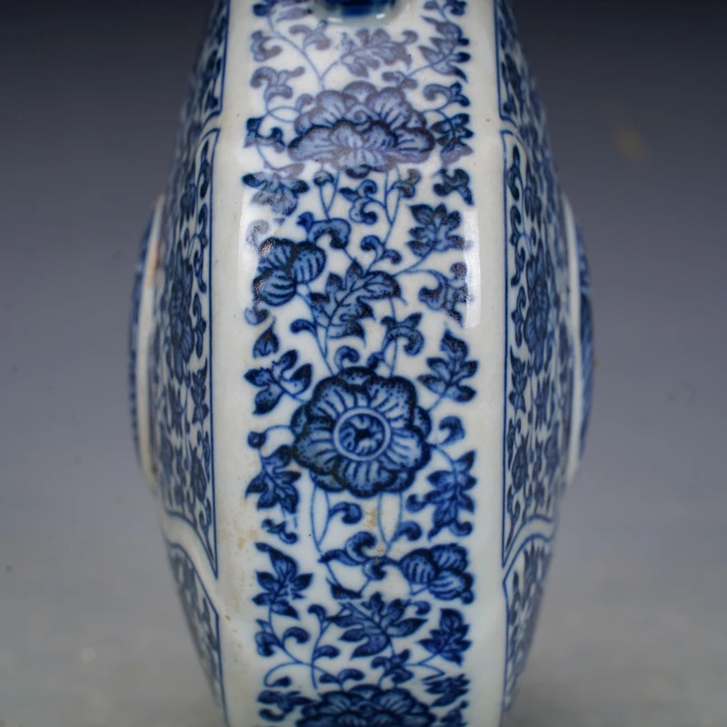 Qing Dynasty Qianlong Porcelain Blue And White Flower Flat Vase Antique Porcelain Antique Jingdezhen Ceramic Ornaments