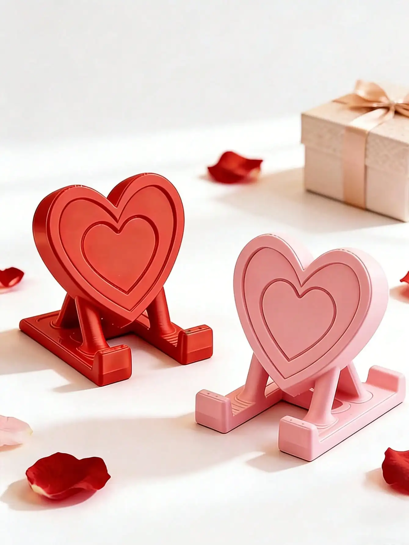 

1pc 3D Printed Heart-Shaped Phone Stand Accessory, Suitable For Office Desk Decor, Creative Slouchy Bedside Holder, Unique Desktop Decoration, Suitable For Birthday, Easter, Mother's Day, Holiday Office Supplies, Holiday Desktop Items
