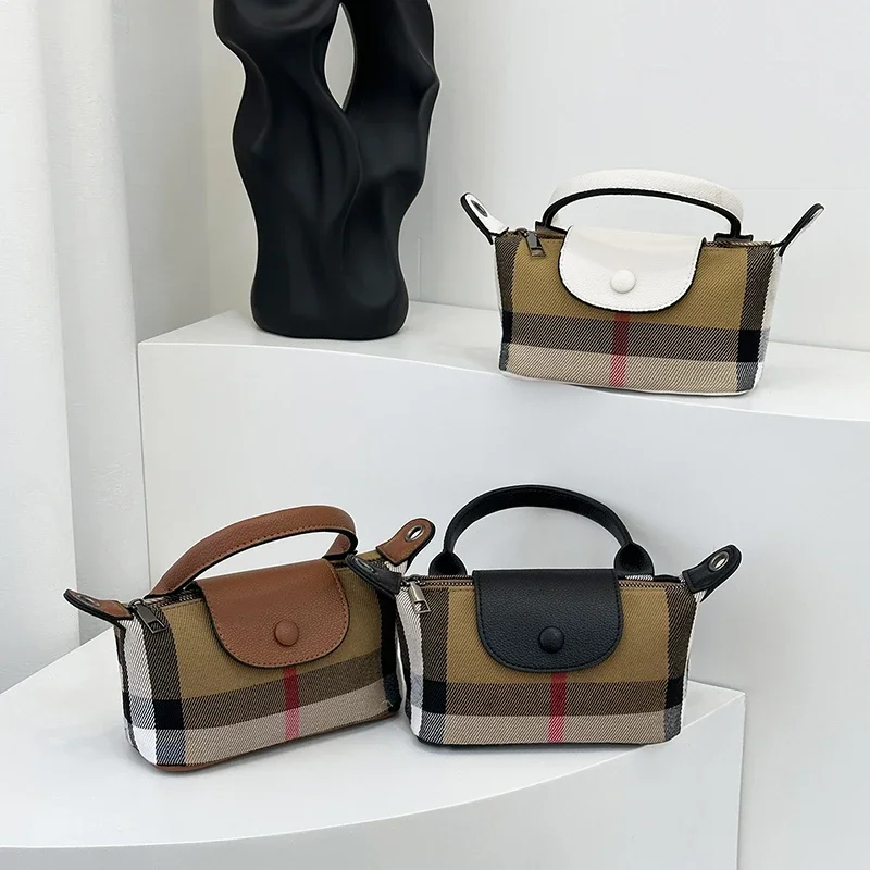 

Classic Elegant Leather Shopper Bag with Gold Logo - Minimalist Luxury Crossbody Purse Large Capacity