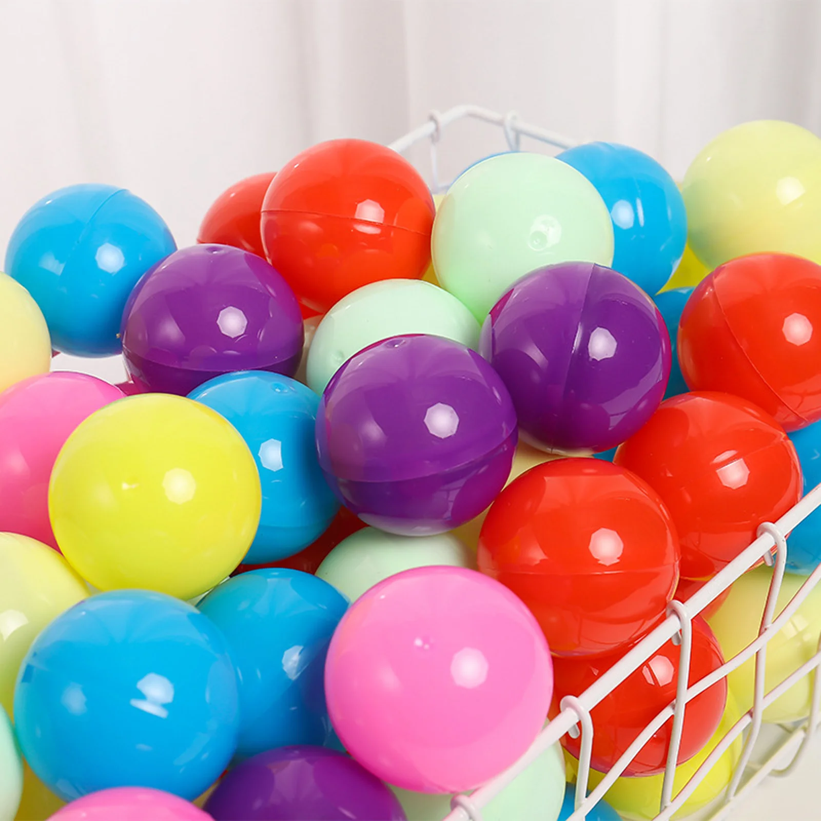 50 ชิ้นที่มีสีสัน Shell Gumball เครื่องแคปซูลพลาสติกคอนเทนเนอร์เปล่ารอบหยอดเหรียญลูกเติม