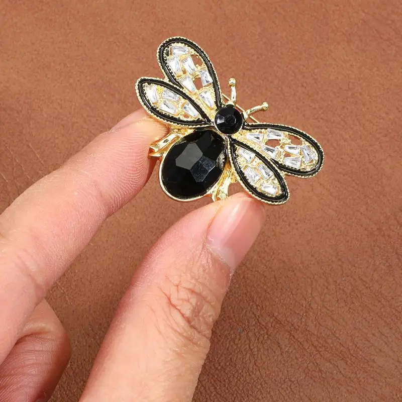Lightweight Bee Rhinestone Brooch Vintage Crystal Insect Lapel Pin for Backpack Scarf Decor Practical Gift