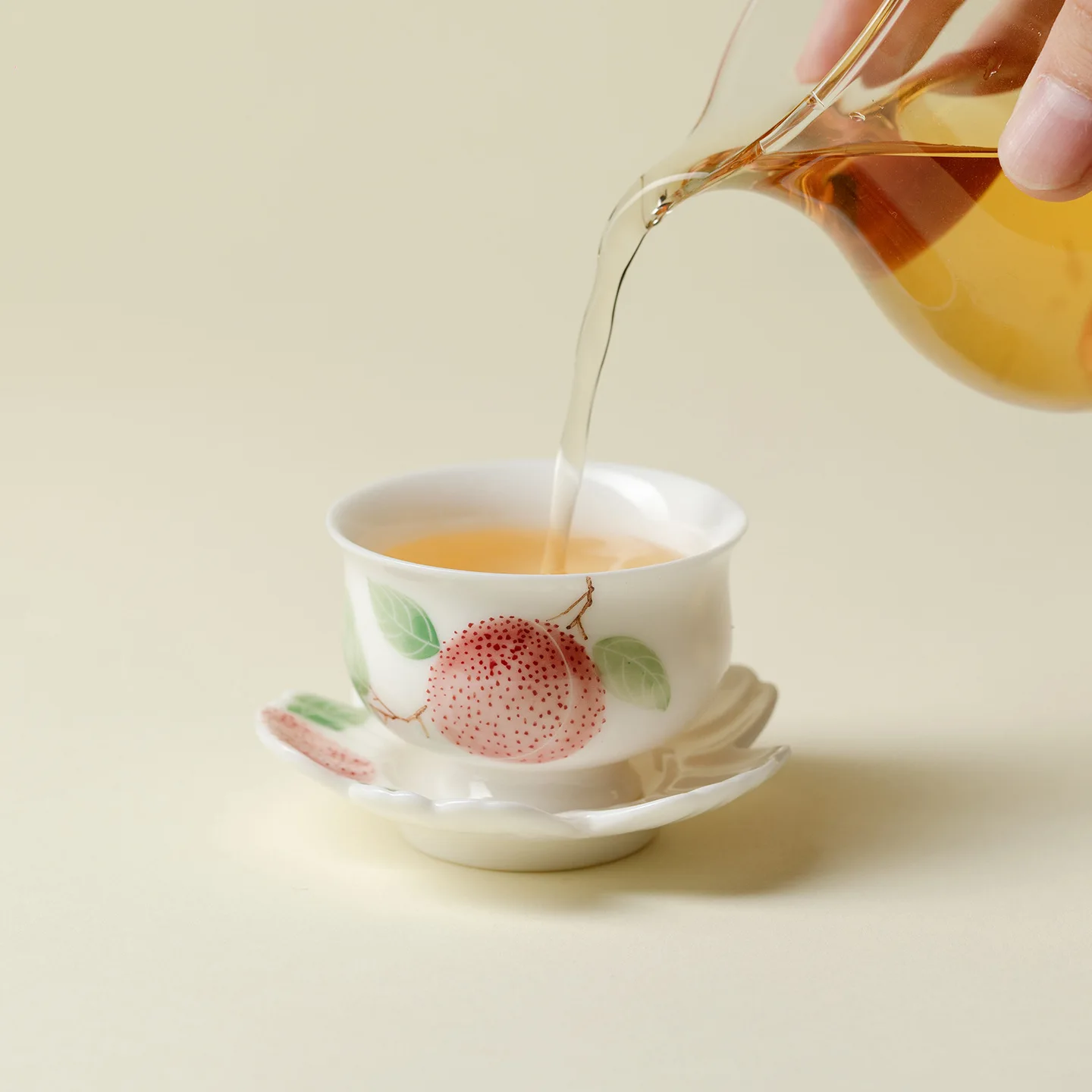 Hand Painted Famille Rose Lychee Stemmed Master Cup Ceramic Tasting Cup For Ladies Tea Room Home Holiday Decor Gift