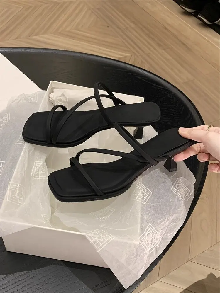 Rubber Flip Flops Slippers Women Summer Female Shoes Square heel Luxury Slides Low Hawaiian 2024 Beach Block Soft Designer Fabri