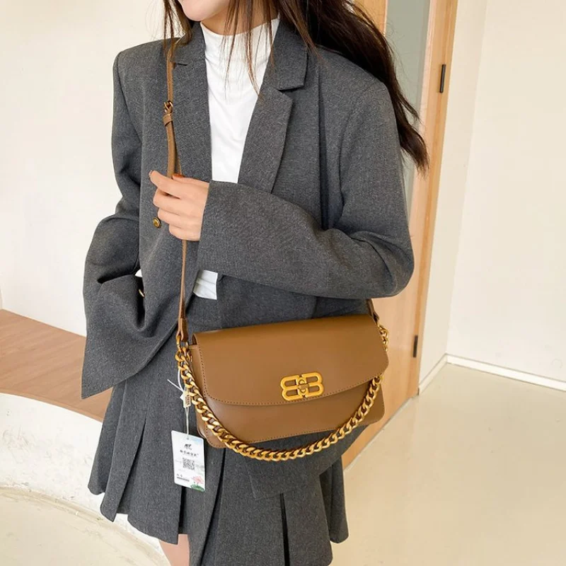 

Fashionable Leather Women's Messenger Bag Luxury Brand Classic Elegant Trendy Design Casual Commuter Bag