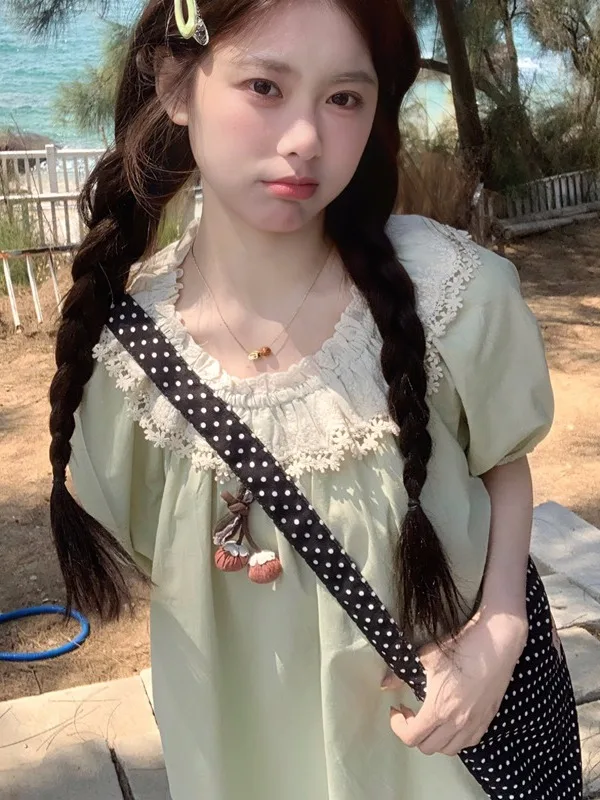 

Женская летняя блузка свободного кроя с кружевом и рукавами-фонариками, новинка, повседневная, приталенная, в корейском стиле, из хлопка, с коротким рукавом