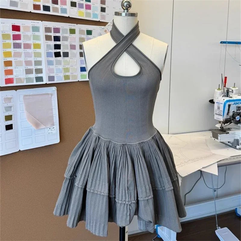 Nieuwe mode zomer gebreide jurk vrouwen sexy halter hals backless slanke mouwloze a-lijn geplooide jurken elegante partij vestidos