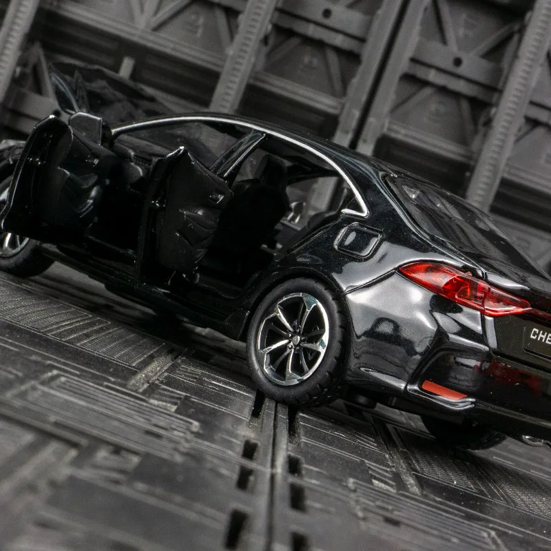 1:32 Toyota Corolla modelo de coche de aleación ornamento, puertas y capó del motor, el maletero se puede abrir para juguetes para niños