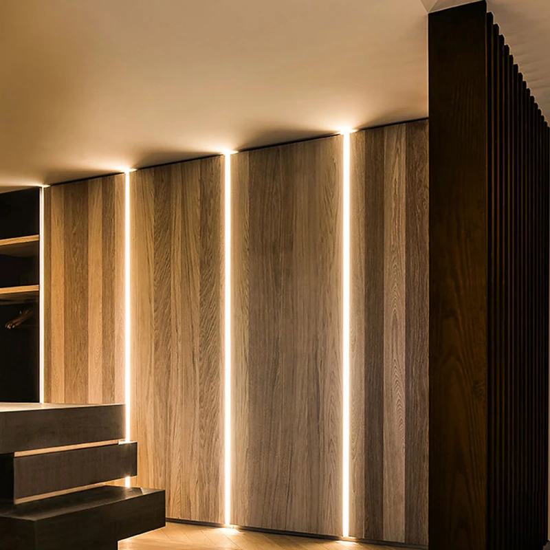 Striscia lineare a soffitto da 59,8x12,3 mm che illumina il profilo in alluminio con canale a LED in gesso