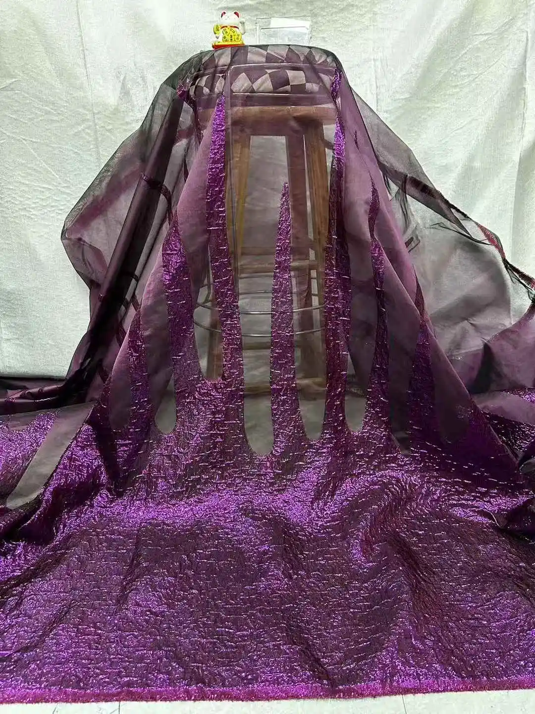 ผ้าผ้า Jacquard Stain สําหรับงานแต่งงานชุดเฟอร์นิเจอร์เบาะรูปแบบโลหะ Ripple และผ้าคุณภาพสูง