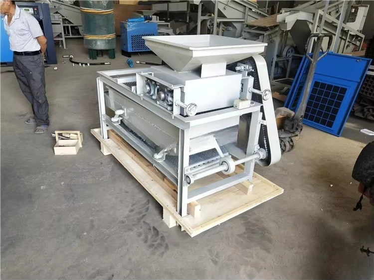 Manufacture Nut Cracker Shelling Peeling Machine Hazelnut Sheller Pine Nut Walnut Shelling Machine Almond Cracking Equipment