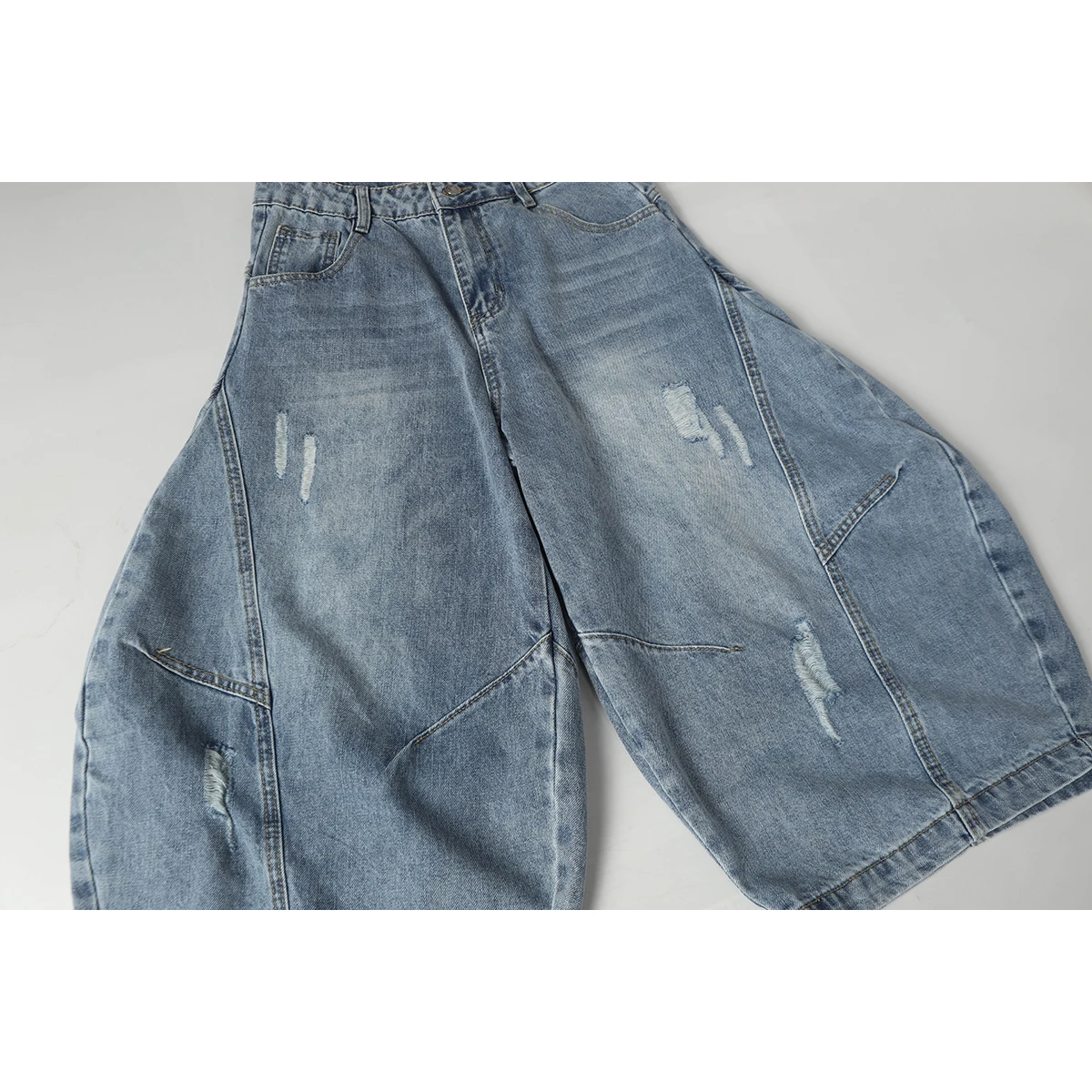 Celana Pendek Denim Harem Pisau Melengkung Dekonstruktif Celana Pendek Jeans Cuci Antik Biru Robek Celana Pendek Jeans Crop Kaki Lebar Longgar Hip Hop