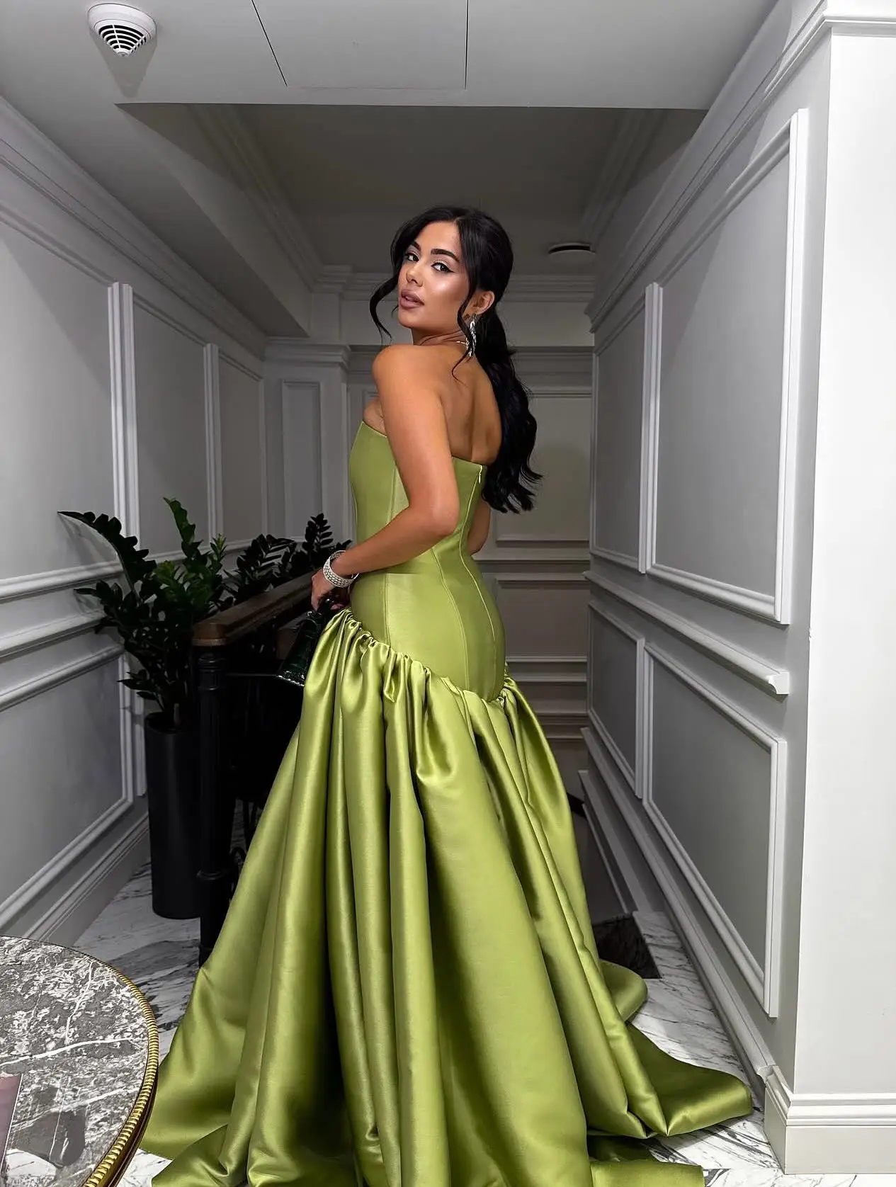 Women's Green Satin Evening Gown Elegant Strapless Long Prom Dress Waist Pleats Ruffled Draped A-line Party Gown Zipper Back