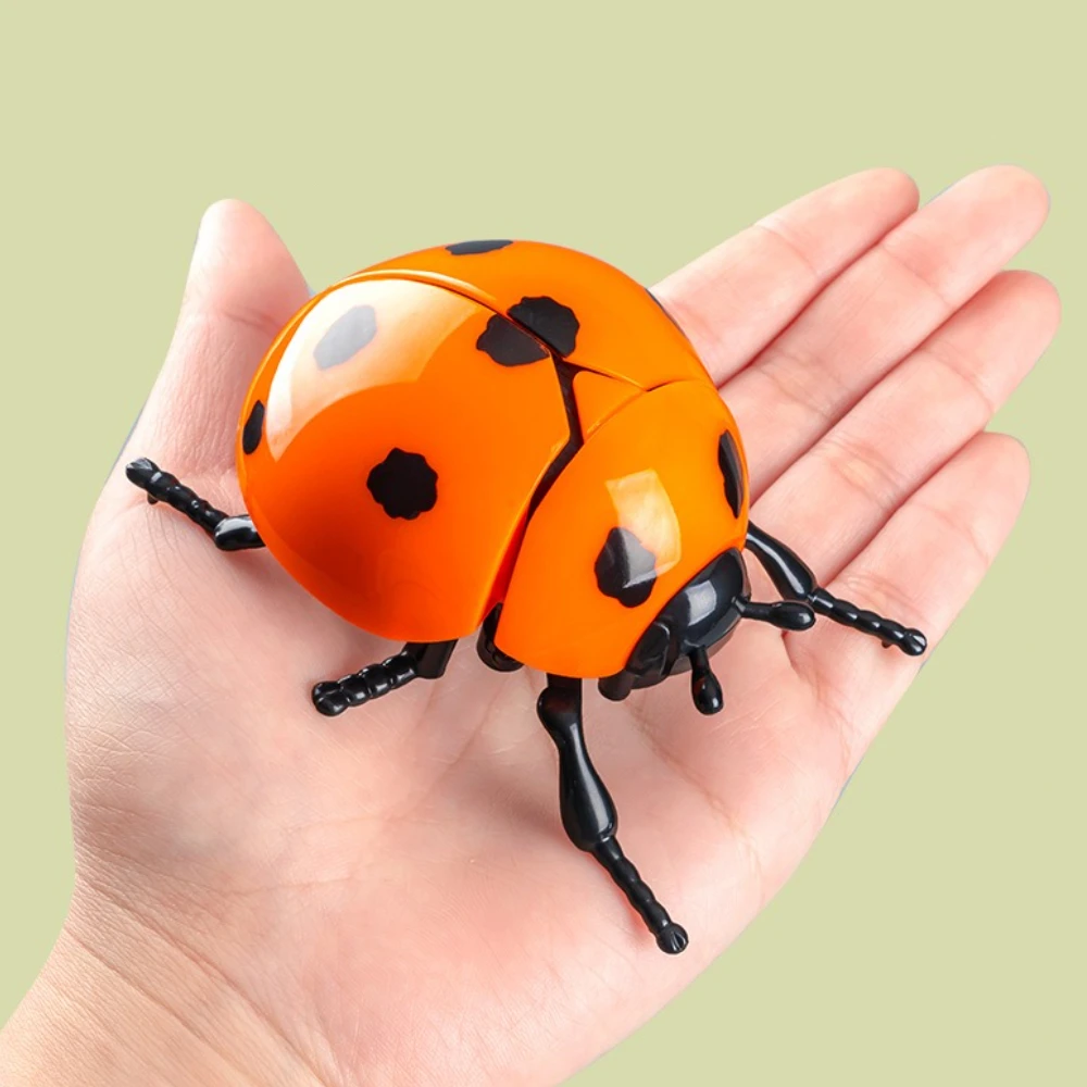 1/4PCS Creative Fun Clockwork Insect Gift Box Set Simulated Ladybug & Beetle Wind-Up Toys Decompression Decor Insect Model Gift