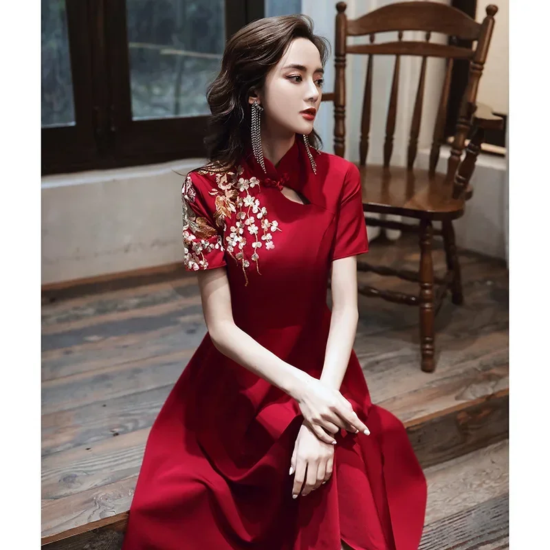 Qipao-Robe de mariée à manches courtes pour femme, robe de mariée vintage, broderie de luxe élégante, ligne A, fête de dame, nouveauté, rouge