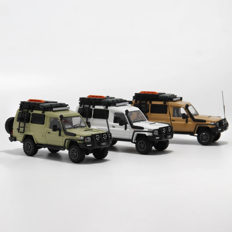 

Toyota Land Cruiser LC78 1:64 Land cruiser J70 personnel carrier diecast alloy car model, collection ornament, adult decoration.