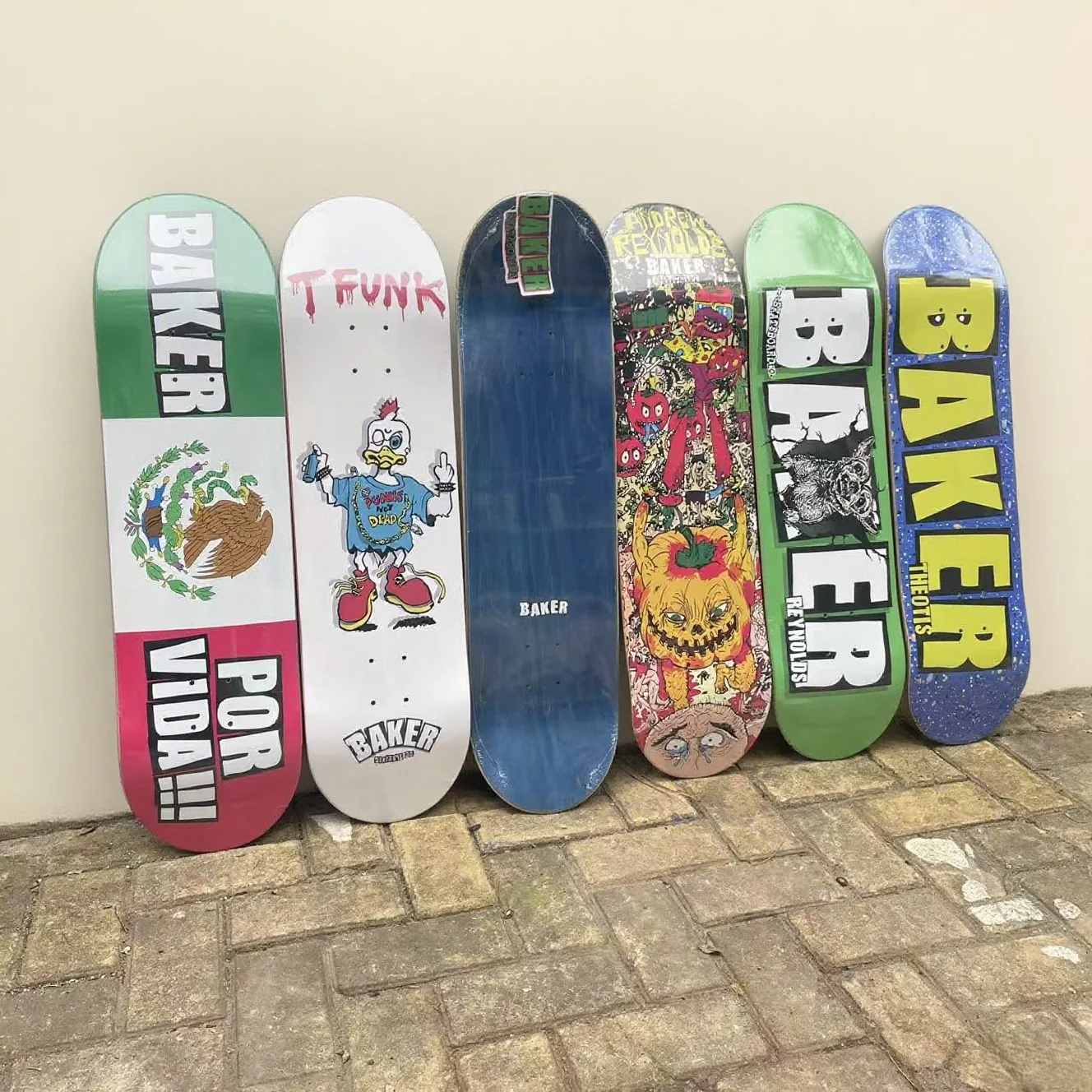 سطح لوح التزلج بيكر - هزاز مزدوج، مصنوع من خشب القيقب الكندي بنسبة 100%، هيكل 7 طبقات، خيارات الحجم: 7.75/8.0/8.25/8.5 بوصة