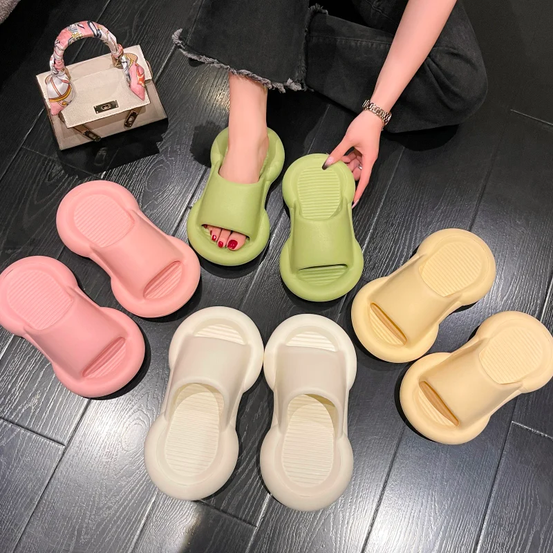 Soft Slip-on Slippers Women New Summer Shoes Women Beach Slides Women Wearable Flat Shoes Sweet Platform Shit-stepping Sense