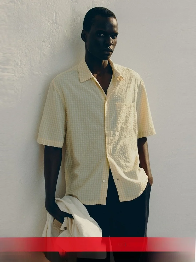 

H&M Men's Standard Fit Short Sleeve Shirt Comfortable Cotton Viscose Blend Regular Thickness Suitable for Summer