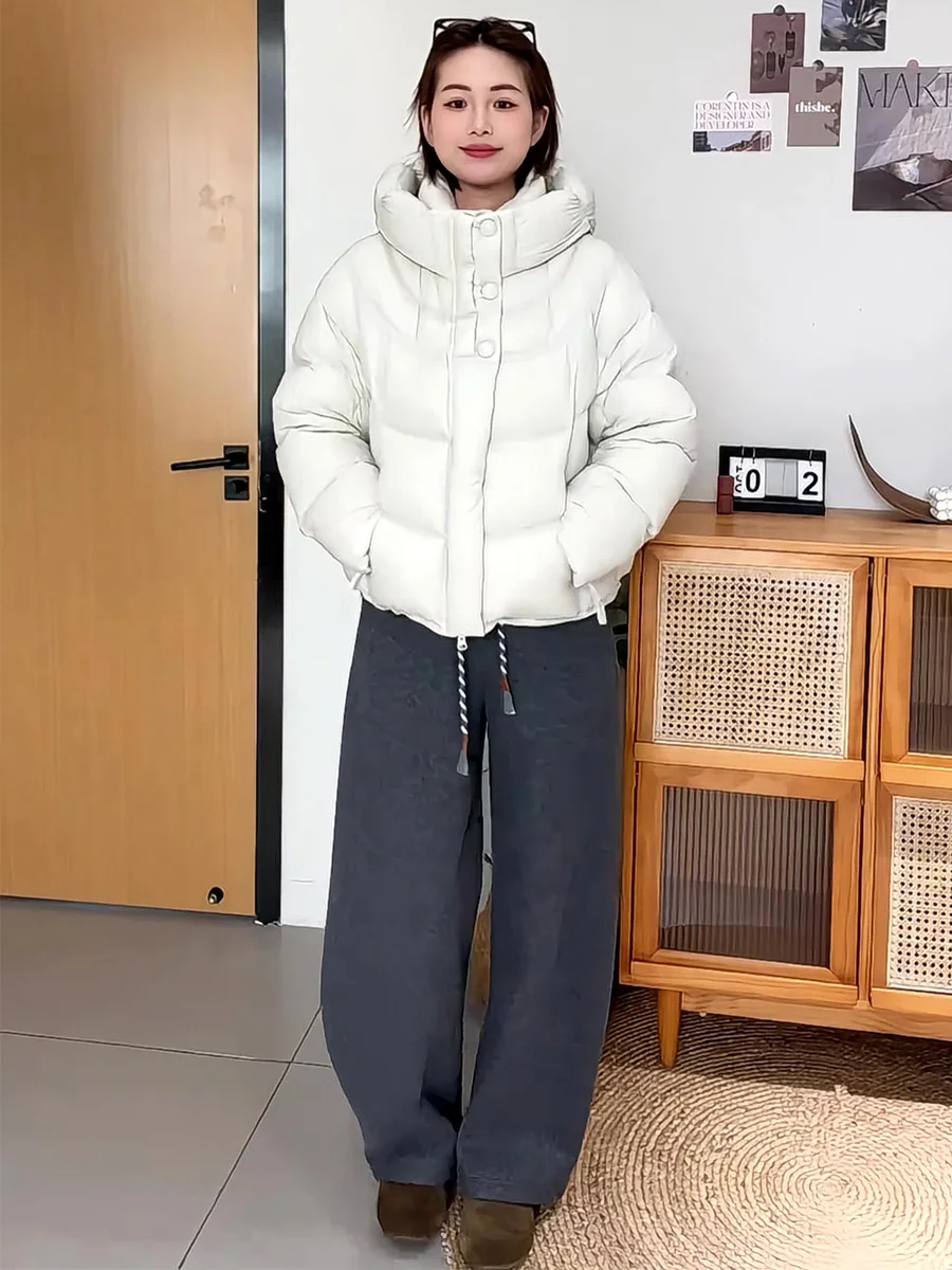 

Женская зимняя утепленная куртка-пуховик свободного кроя с 90% белым утиным пухом, теплая верхняя одежда