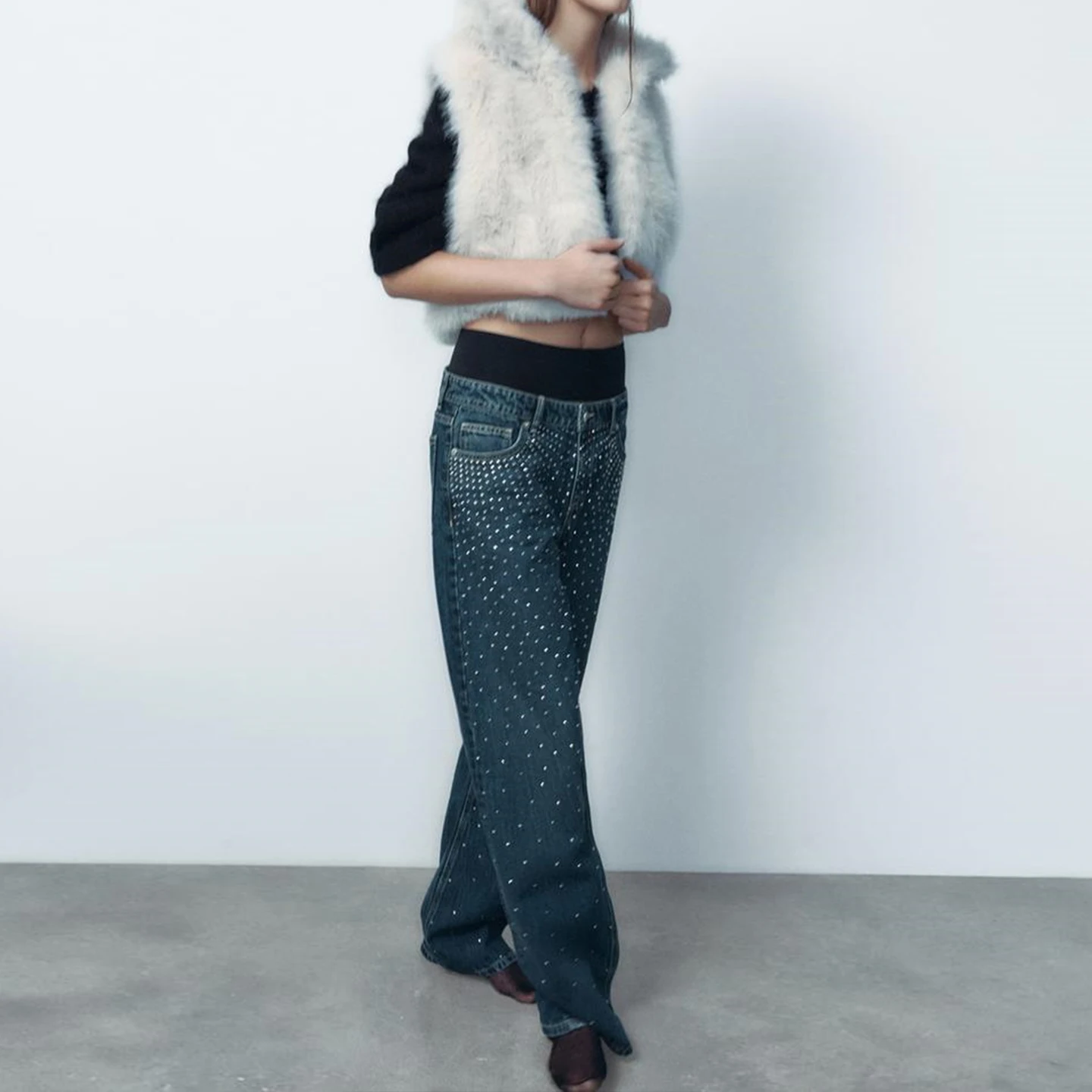 سترة فنية من الفرو الاصطناعي للنساء لخريف 2025 من Ele Quali للسيدات مع حامل Jaet مناسب للارتداء اليومي #3