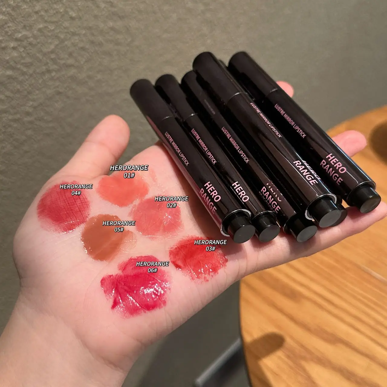 أحمر شفاه HERORANGE Push-button Mirror أحمر شفاه مرطب يدوم طويلاً