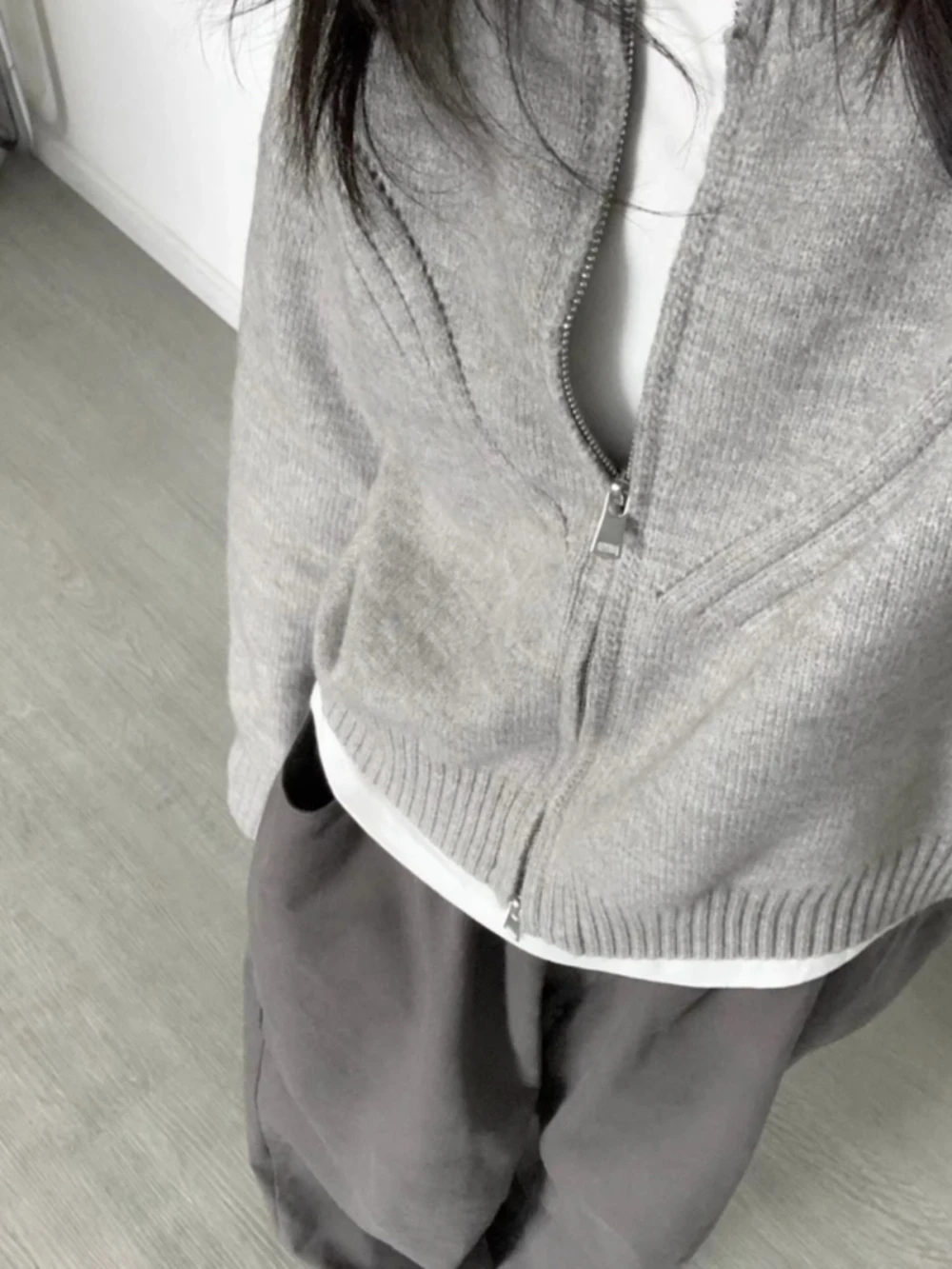 

Gray Slimming round Neck Zipper Knitted Cardigan Casual Women's Short Sweater Jacket Korean Style Commute Fashion Polyester F...