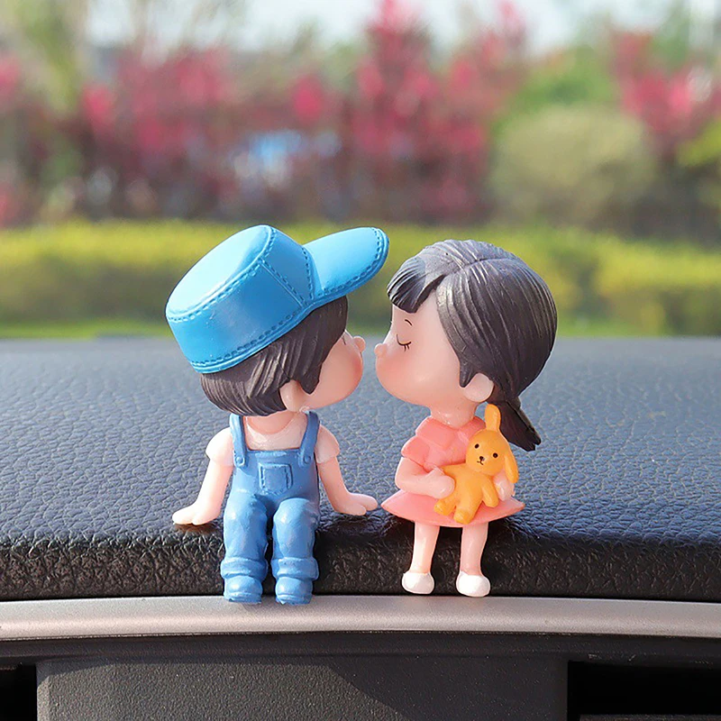 Cute Cartoon Romantic Couple Figurines Balloon Ornament Car Interior Dashboard Access Gift  Micro Landscape DIY Miniatures Craft