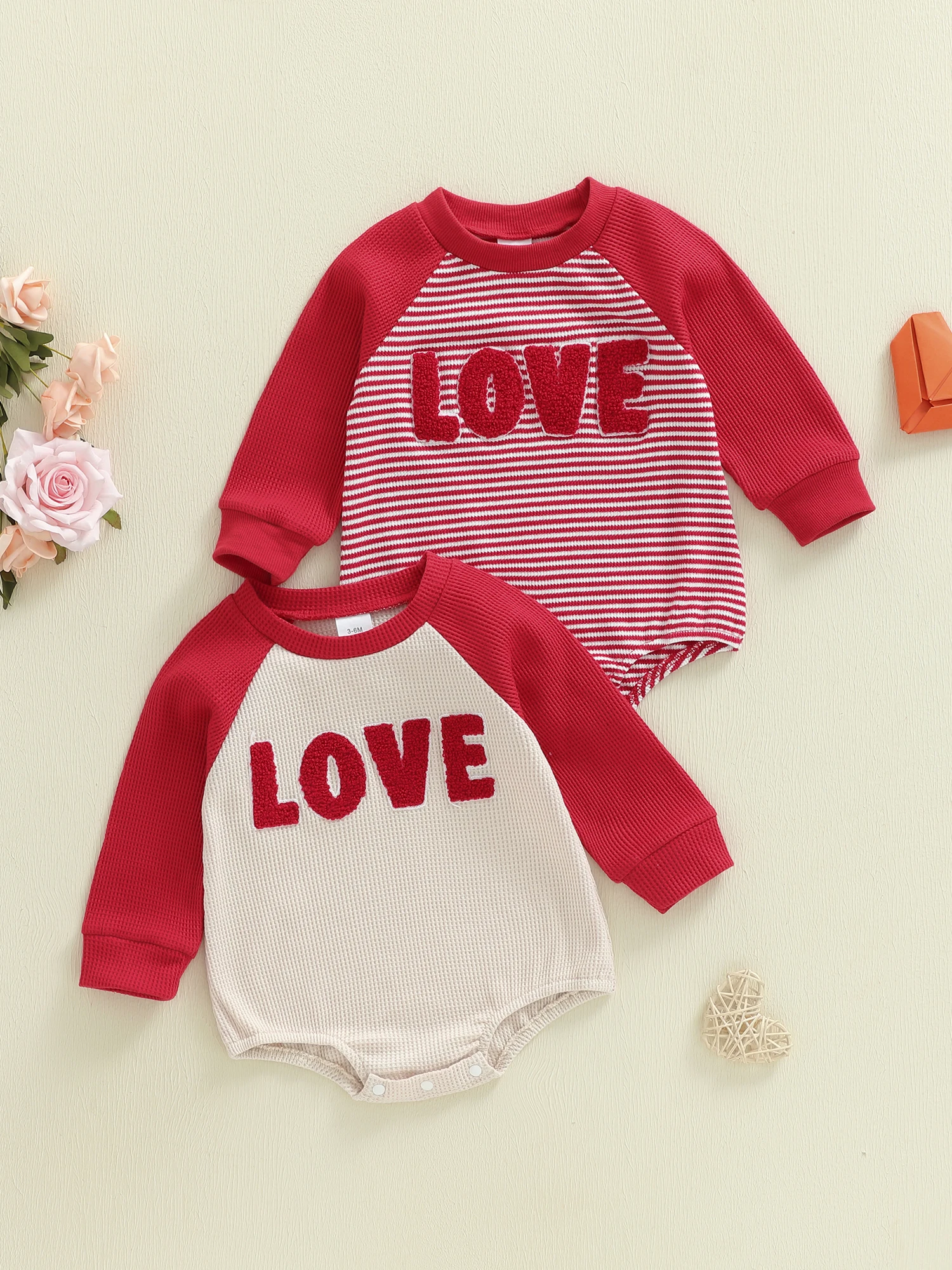 

Детский комбинезон на День святого Валентина с вышивкой букв в полоску и длинными рукавами, круглым вырезом и пузырьками