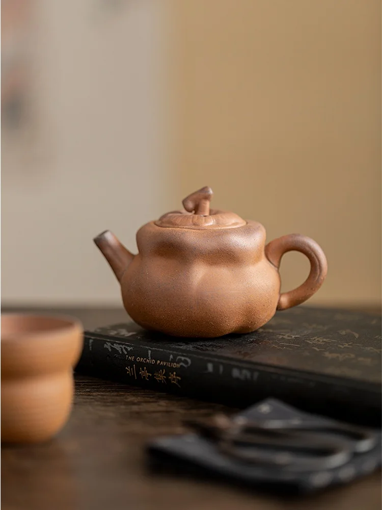 

Старая рок-грязь грубая керамика в форме чайника Ретро чайник Чайник Чайная церемония Чайное приготовление чая Один горшок Чайная церемония