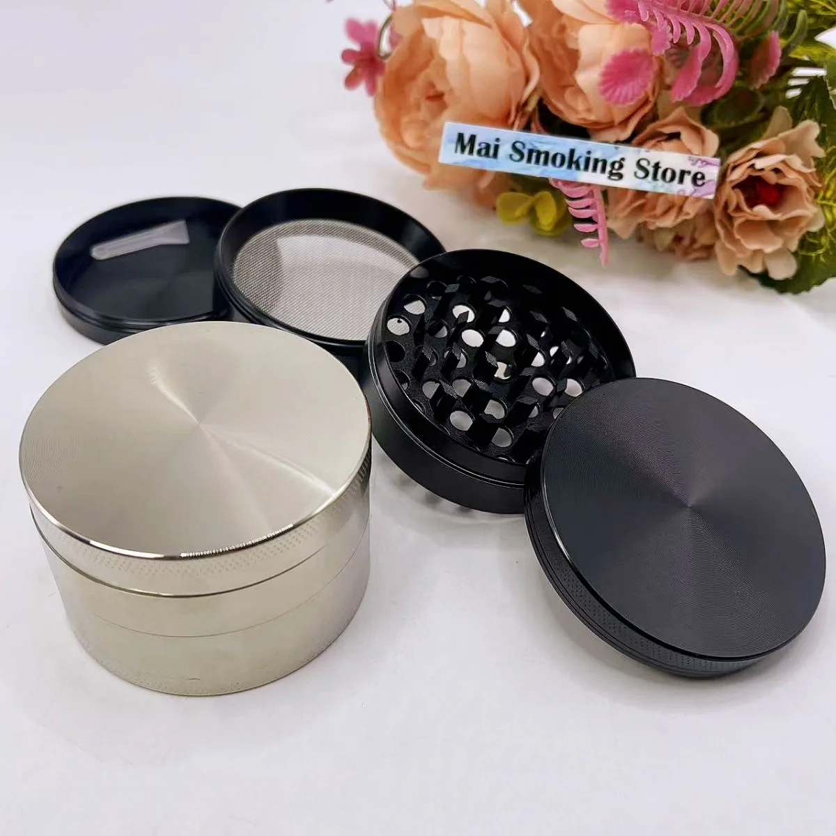 Moedor de Ervas Metálico de 2,5 Polegadas Grande com 4 Camadas, Moedor Manual de Sal e Pimenta, Ferramenta para Fumar Cigarros