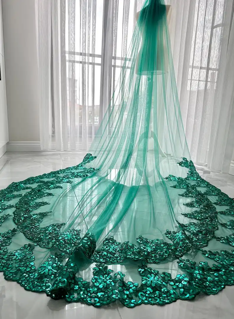 الحجاب الزفاف الأخضر الأزهار الدانتيل كاتدرائية الحجاب مع الترتر الحجاب الزفاف الأخضر تول فستان الزفاف الزمرد المطرزة