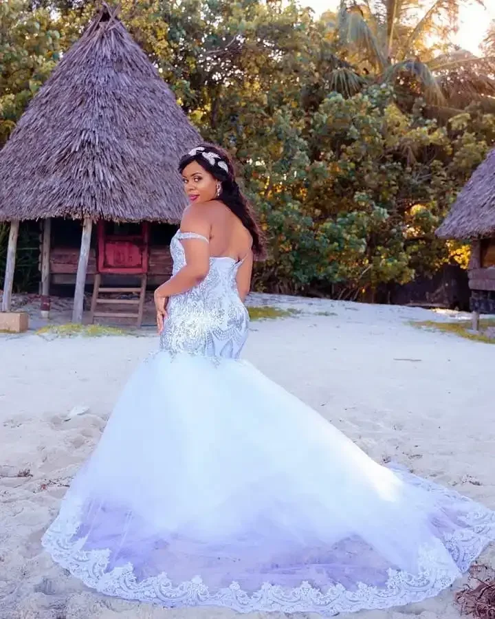 맞춤형 매력적인 오프 숄더 스팽글 인어 웨딩 드레스 스윕 기차 레이스 아플리케 흑인 여성 신부 가운