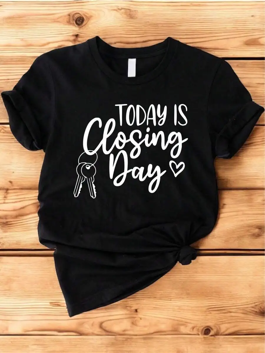 1 Piece TF63 Real Estate Agent Signing Day T-Shirt - Funny Key Pattern, Black Background With White Letters - 180g Heavy Cotton