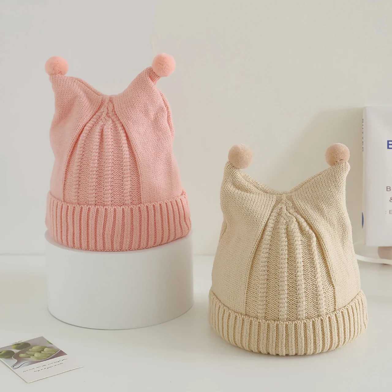 

Зимняя утолщенная теплая детская шапка, милая шапка с двойным помпоном для маленьких мальчиков и девочек, шапочки, мягкая вязаная шапка для защиты ушей для малышей