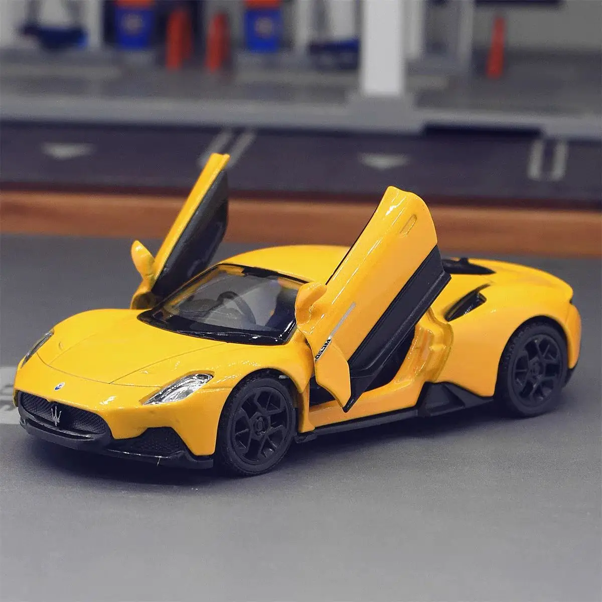 

Maserati MC20 Supercar моделирование литья под давлением и игрушечный автомобиль двери открытые RMZ город 1:36 коллекция сплавов модель автомобиля подарки для детей