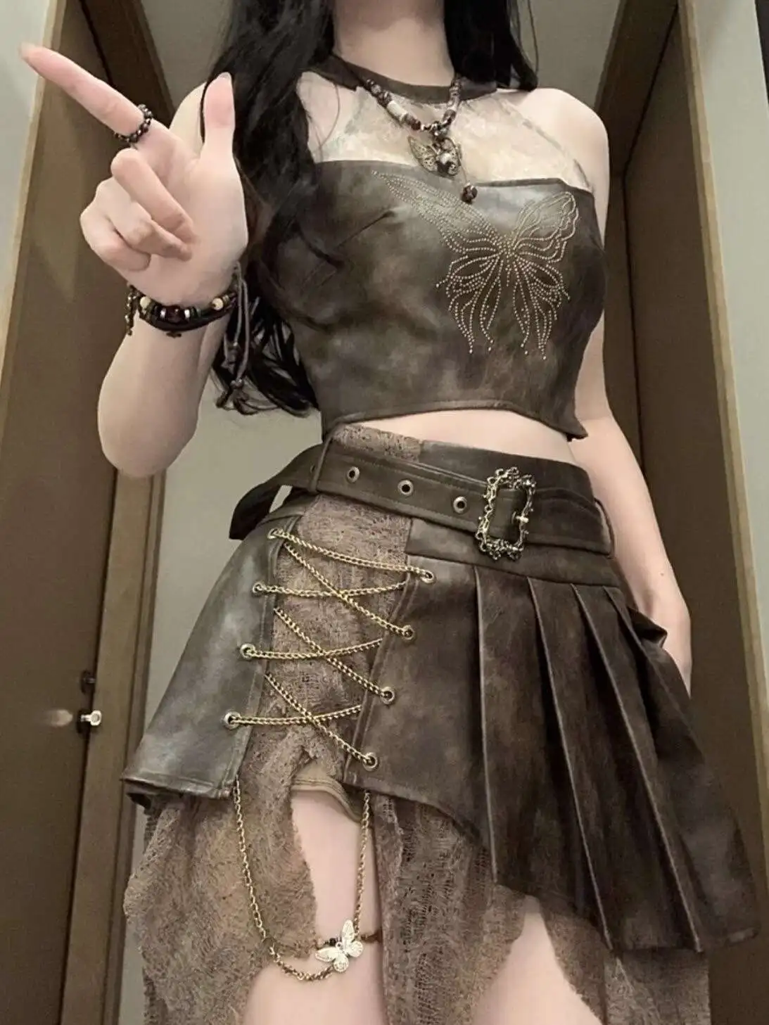 

Summer Maillard Retro Hottie Sense Of Design Heavy Industry Sleeveless Tops Irregular Chain Pleated Skirt Suit women tshirt