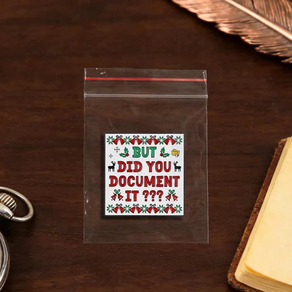 Aber hast du es dokumentiert? Emaille-Pin, hässlicher Pullover, Büro, Party, Arbeit, Humor, Weihnachtsgeschenk, Brosche, Firmen-Weihnachten, Frohe Weihnachten, Abzeichen – Detail 9