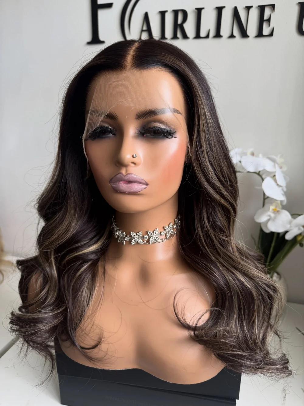 Futura Fiber Dark Brown Synthetic Wig Brunette Highlights Lace Front Wig Shoulder Wavy 13x4 Glueless Wig for Women Daily Party