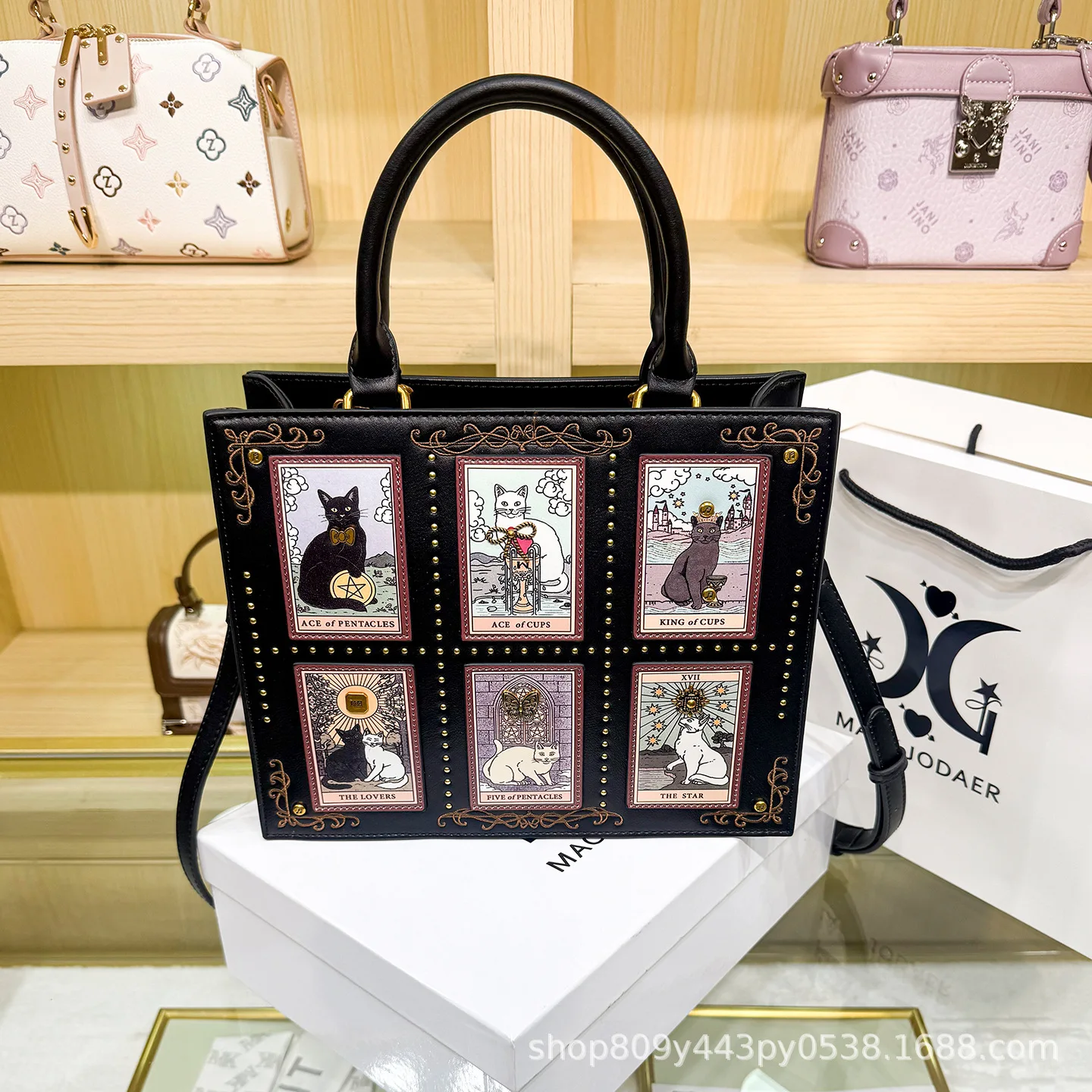 

Luxury Brand Elegant Messenger Bag For Ladies Handbag In Premium Leather Designed By Famous Designer Classic