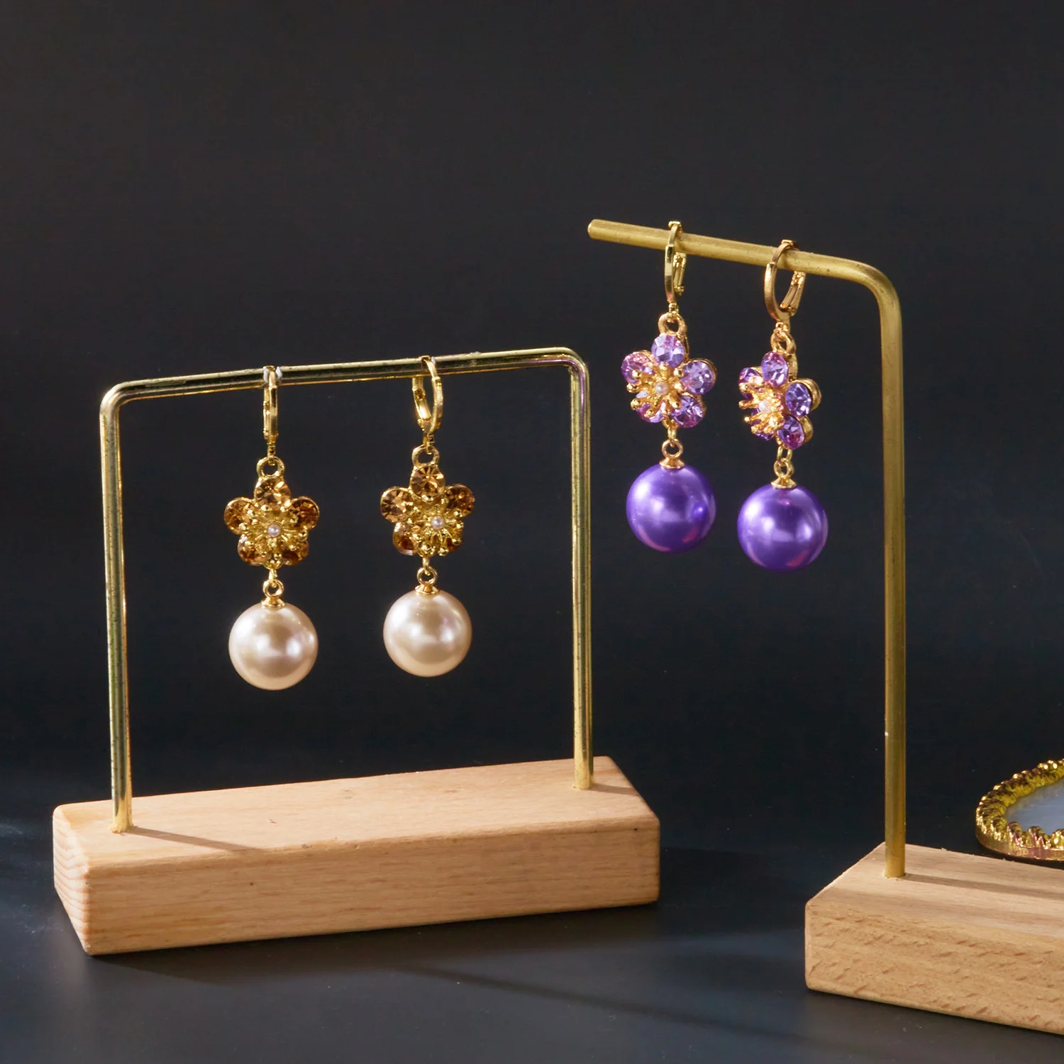 Luxuriöse Blumen-Tropfen-Ohrringe für Frauen, exquisites Zirkon-Intarsien-Blatt, vielseitiger Schmuck für den täglichen Gebrauch, lila Imitationsperlen-Ohrringe – Detail 16