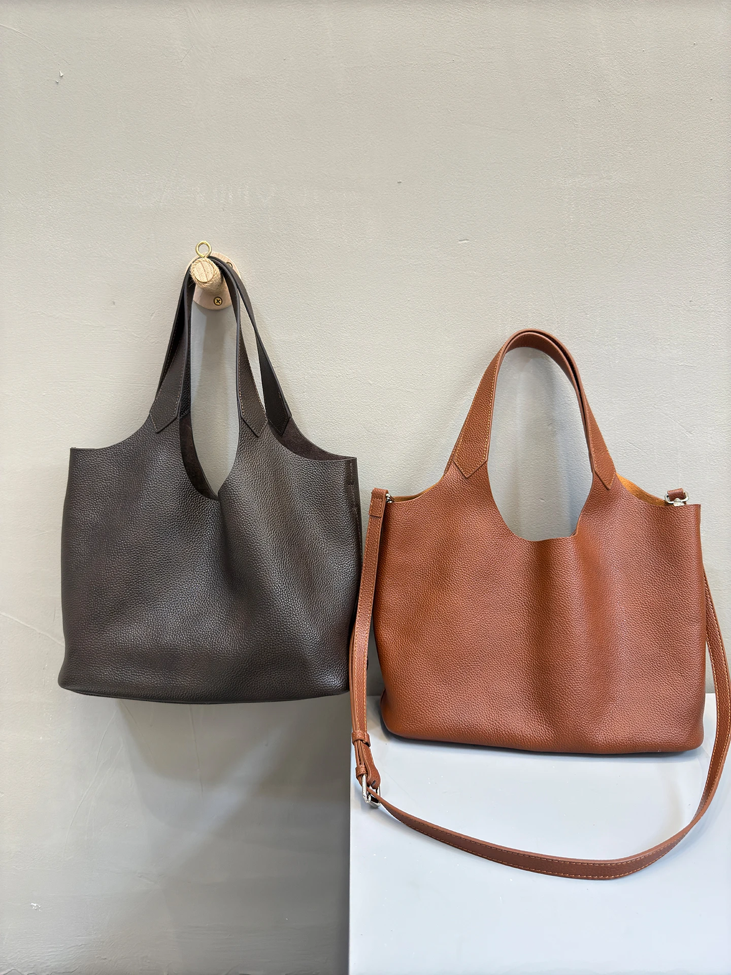 

Женская большая сумка из воловьей кожи с верхним слоем, новинка 2025, винтажная сумка через плечо большой емкости под мышками на одно плечо