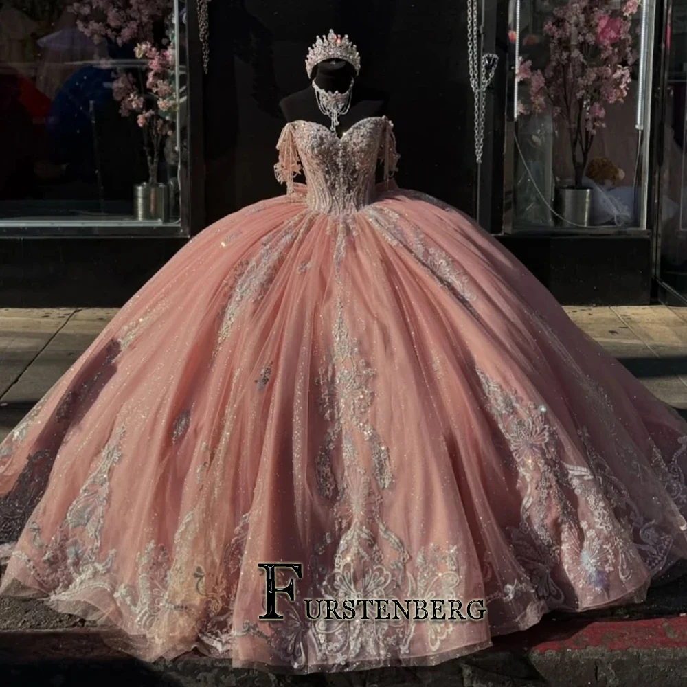 فساتين Quinceanera باللون الوردي من FURSTENBERG مكشوفة الأكتاف من الدانتيل اللامع مطرز بالخرز من Vestidos De 15 Anos لحفلات أعياد الميلاد والأميرة حسب الطلب #1