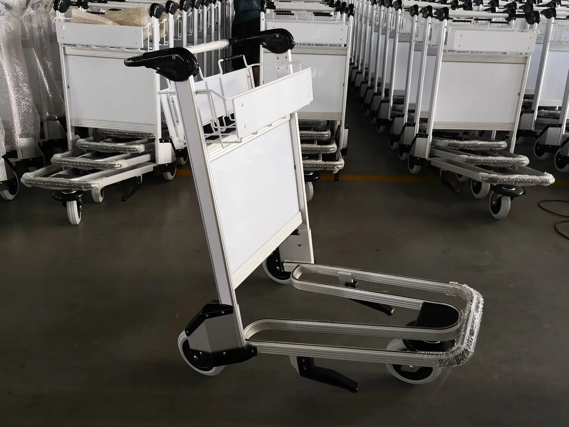 International airport luggage cart with handbrake aluminum alloy luggage trolley Hotel luggage carrier