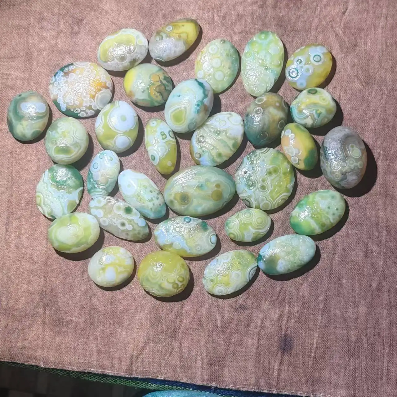 1pcs/lot Gobi Agate Yellow-Green White Natural Eye Stone tuba Multi-eye pattern Strong energy amulet Wholesale Collectible