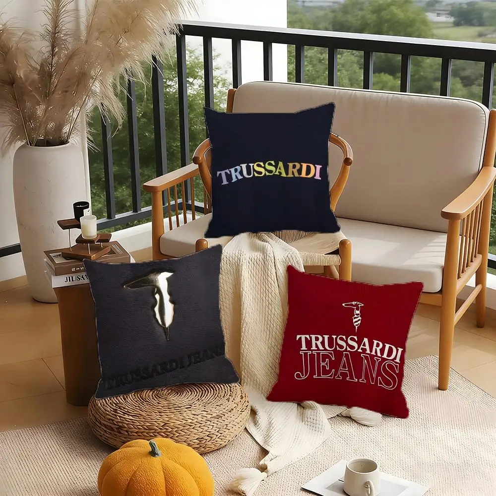 Capa de Almofada Trussardi Jeans em Pelúcia Curta Antiácaro com Zíper Invisível para Sofá