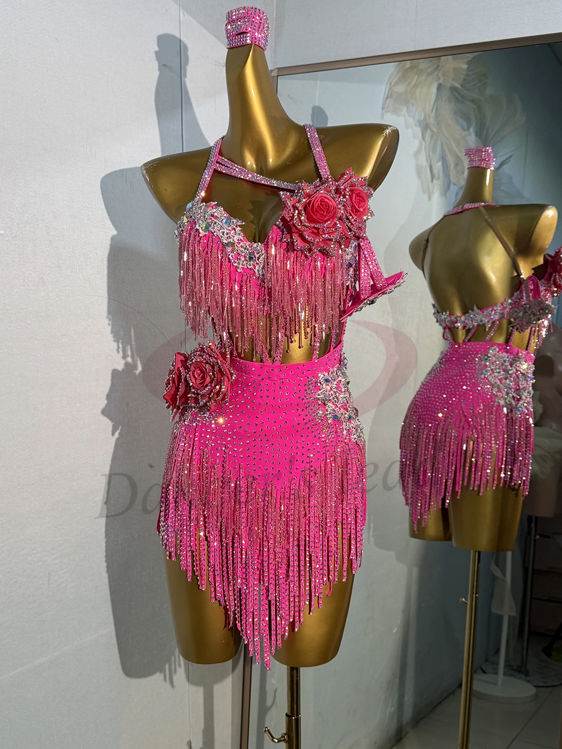 ชุดเต้นรำละตินระดับไฮเอนด์สั่งทำพิเศษลายดอกกุหลาบสามมิติประดับเพชรลายทางพู่ห้อยสำหรับเต้นแทงโก้สำหรับผู้ใหญ่และเด็ก