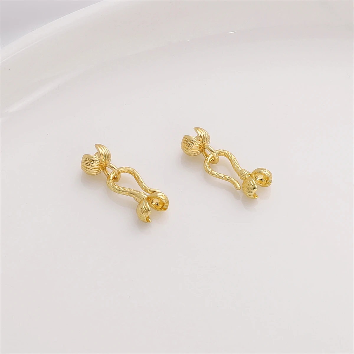 1Set 14K Gold Plated Brass Crimp Clasp Chinese Style Floral Fish Hook Clasp for Necklace Bracelet DIY Jewelry Making Findings