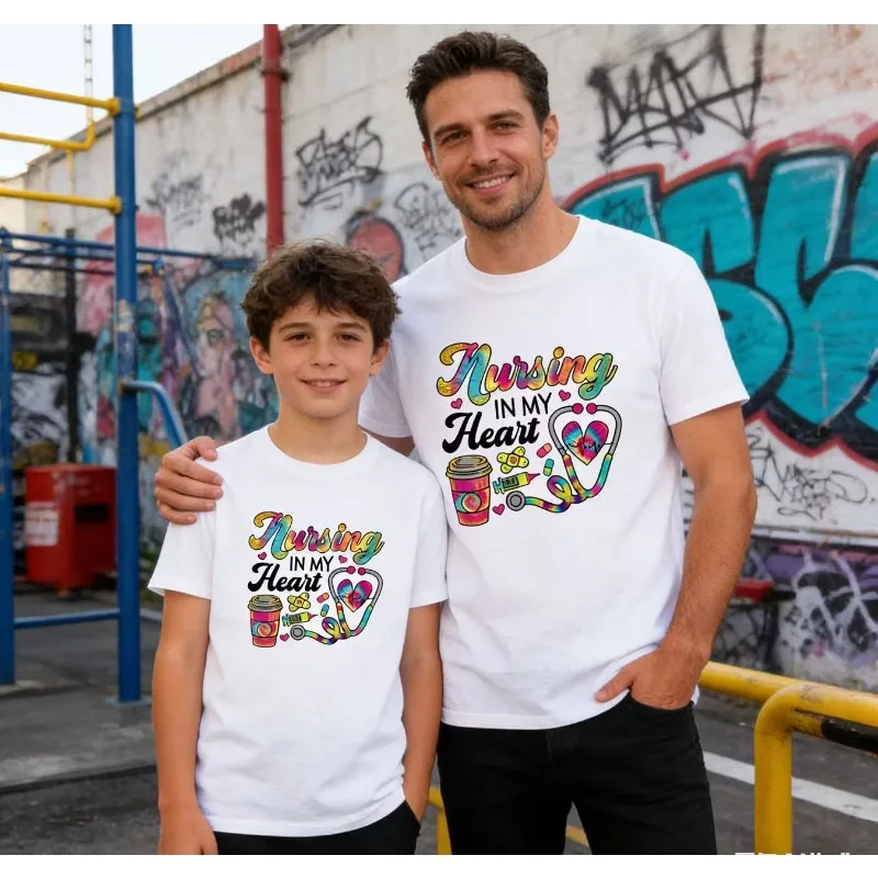 

2026 Детская футболка с индивидуальным цветным рисунком медсестры и принтом, топ из чистого хлопка, модный топ с круглым вырезом для родителей и детей