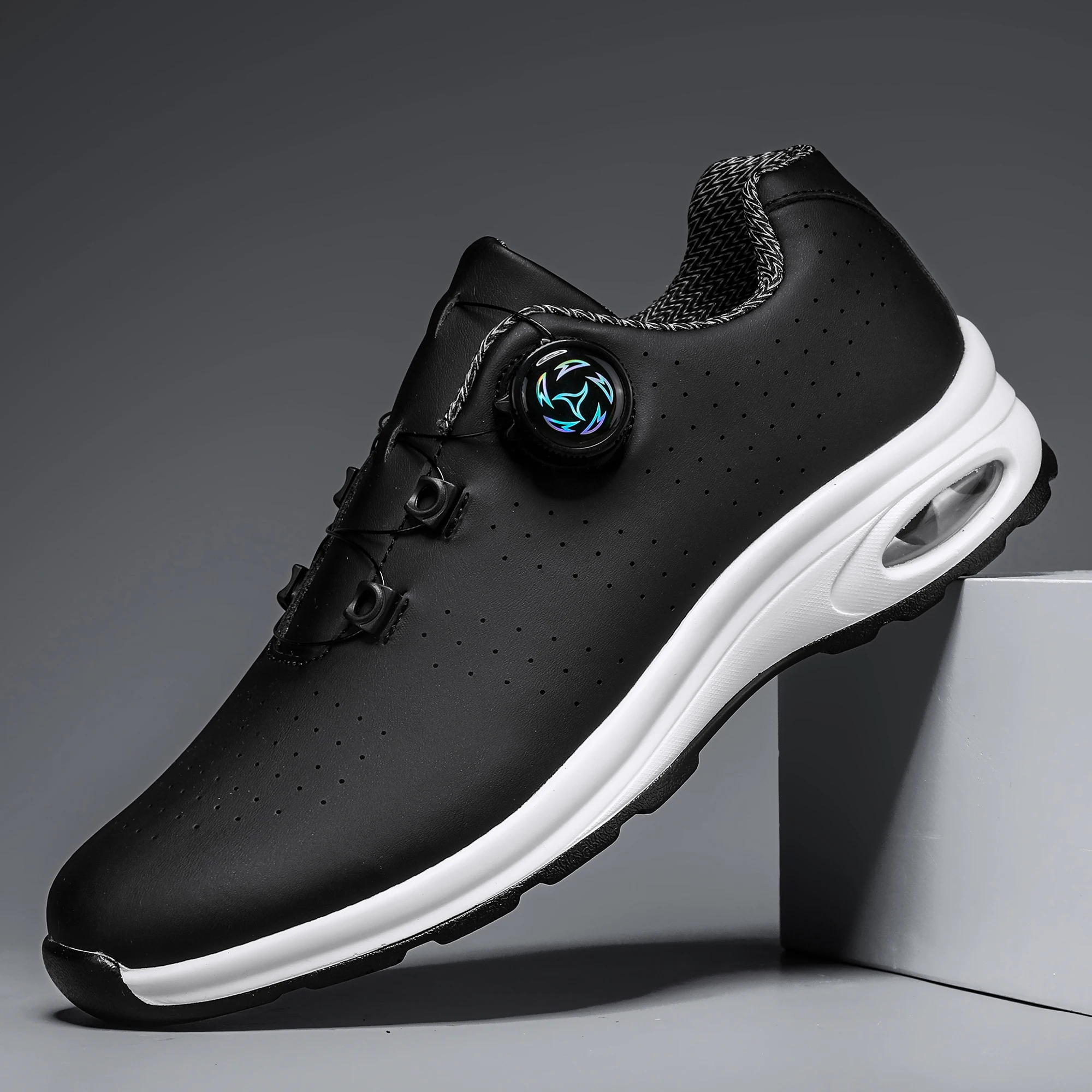 حذاء كاجوال بسيط من نين، بتصميم مريح ومسامي، نعل مبطن بالهواء، مناسب لركوب الدراجات في الهواء الطلق ولعب الجولف.